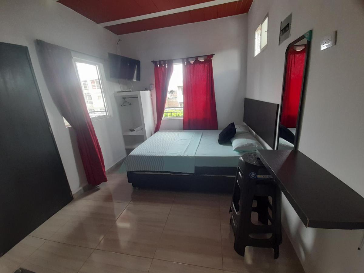 Apartaestudios El Jardin 2 Кали Экстерьер фото